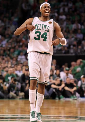 重返安菲尔德，现场播报阿诺德名字时利物浦球迷报以嘘声（阿诺德重回安菲尔德，名字被念到时遭利物浦球迷嘘声）