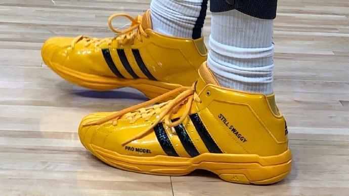 足坛17位亿欧先生分布：英超西甲各7人领跑 意甲...（足坛17位转会费过亿欧球星分布：英超、西甲各7人领跑，意甲紧随其后）