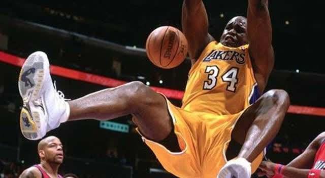 国际米兰vs科莫：劳塔罗-马丁内斯、恰尔汗奥卢首发，莫拉塔、尼科-帕斯出战（国际米兰迎战科莫：劳塔罗、恰尔汗奥卢先发，莫拉塔与尼科-帕斯登场）