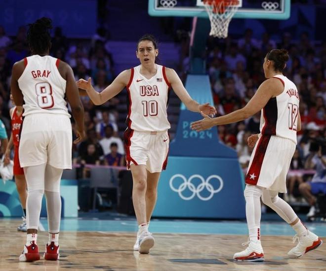 比肩传奇！SGA近100场得分&抢断等数据仅次于同区间乔丹（逼近传奇！SGA近百场得分、抢断等表现仅逊同期乔丹）