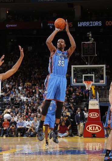 NBA交易市场动态：湖人完成签约,（NBA交易快讯：湖人官宣完成签约）