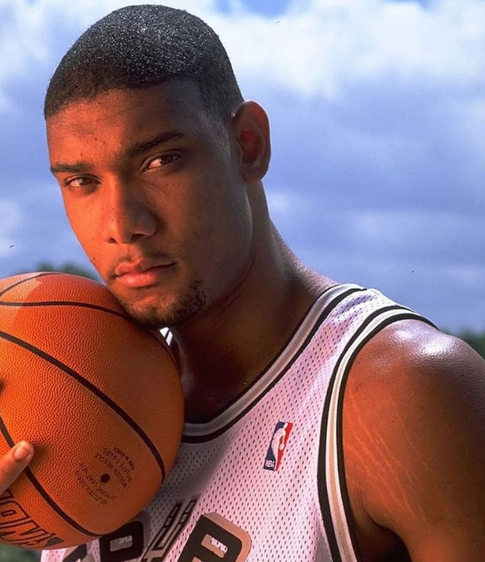 斯帕莱蒂：对球队整体表现很满意；DV9带伤出战表现出了责任感（斯帕莱蒂满意球队整体发挥，赞DV9带伤出战彰显责任担当）