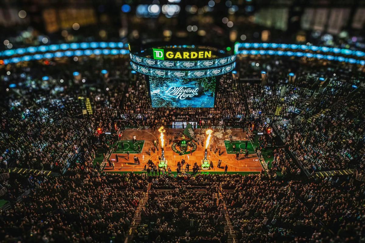 美记：德拉蒙德受伤后在球员通道坐上了轮椅（美媒：德拉蒙德受伤后在球员通道被推上轮椅）