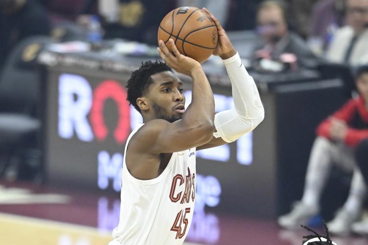 致敬传奇，布伦南-约翰逊进球后用孙兴慜招牌动作进行庆祝（布伦南-约翰逊破门后复刻孙兴慜招牌庆祝，致敬传奇）