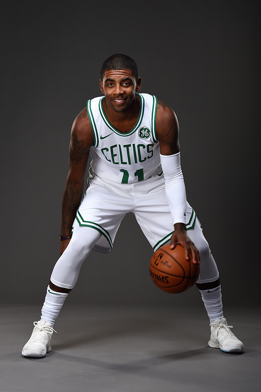 6场比赛狂砍230分！爱德华兹近6场场均命中5记三分（6战轰下230分！爱德华兹近6场场均命中5个三分）